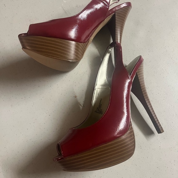 City Streets Red Slingback Heels - Picture 6 of 7